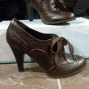 Maurices heeled Oxford size 6 1/2